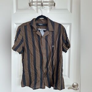 NWT!! Express Men’s Button Down Short Sleeve Shirt | size M